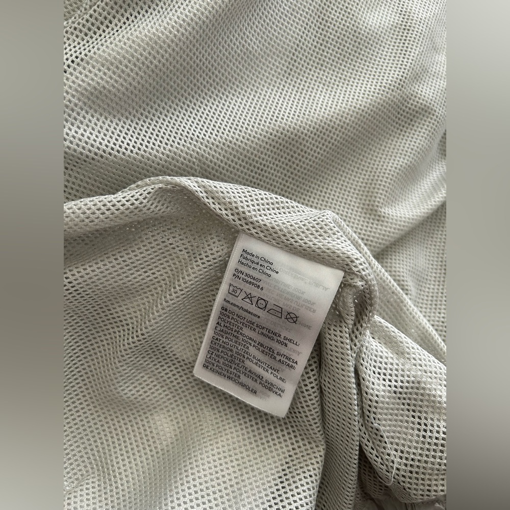 H&M Water Repellent and Windproof Jacket - size Small - Picture 7 of 10